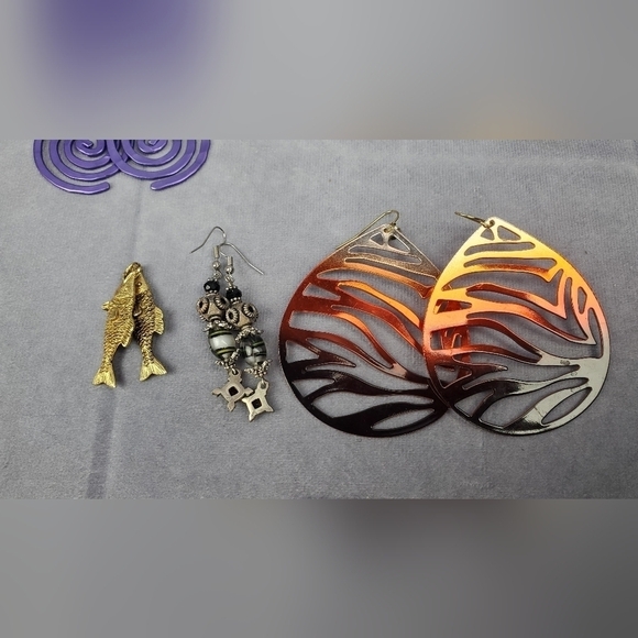 Vintage bunch of Gold Tone Earrings& Necklace - Picture 4 of 8